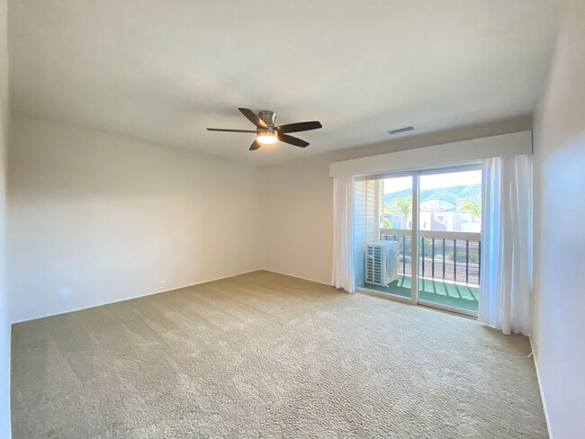 Building Photo - Beautiful corner condo in Lake San Marcos