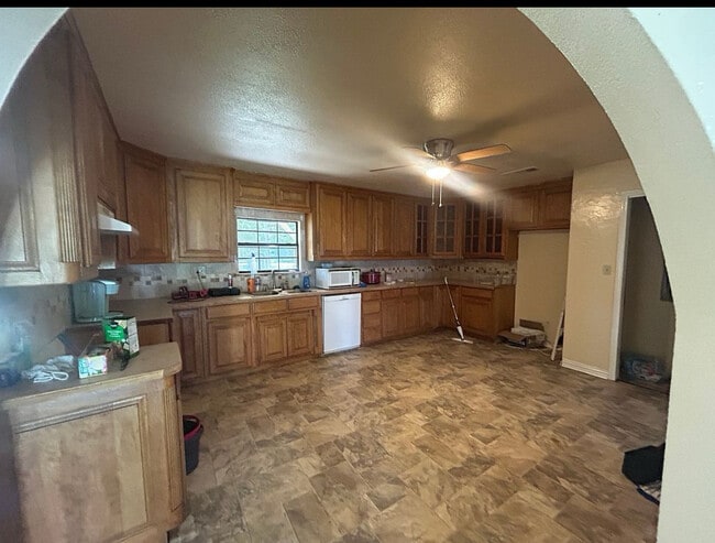 Building Photo - 214 Co Rd 4870