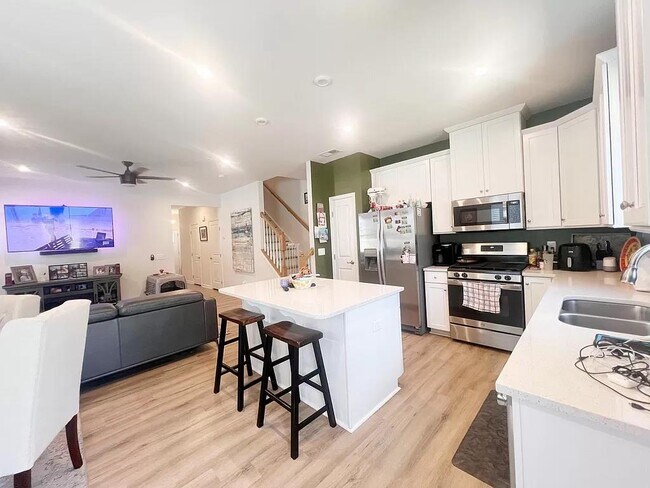 Building Photo - 100 Lilywood Ct