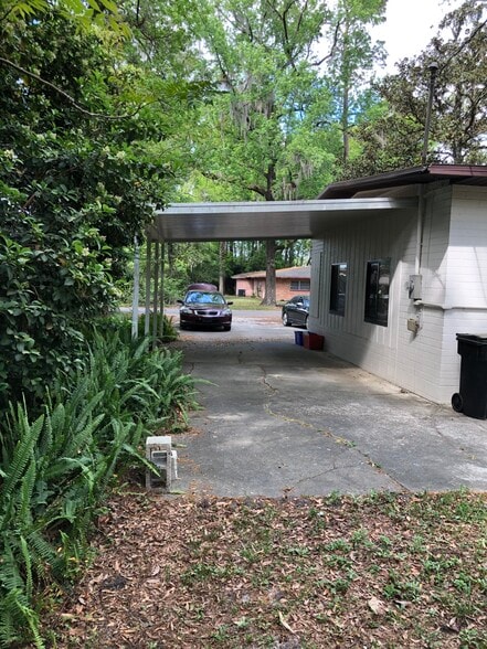 Easy free parking and covered carport - 3125 W University Ave