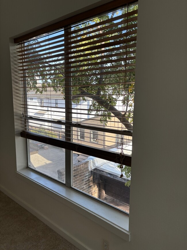 Building Photo - 2909 Albany St