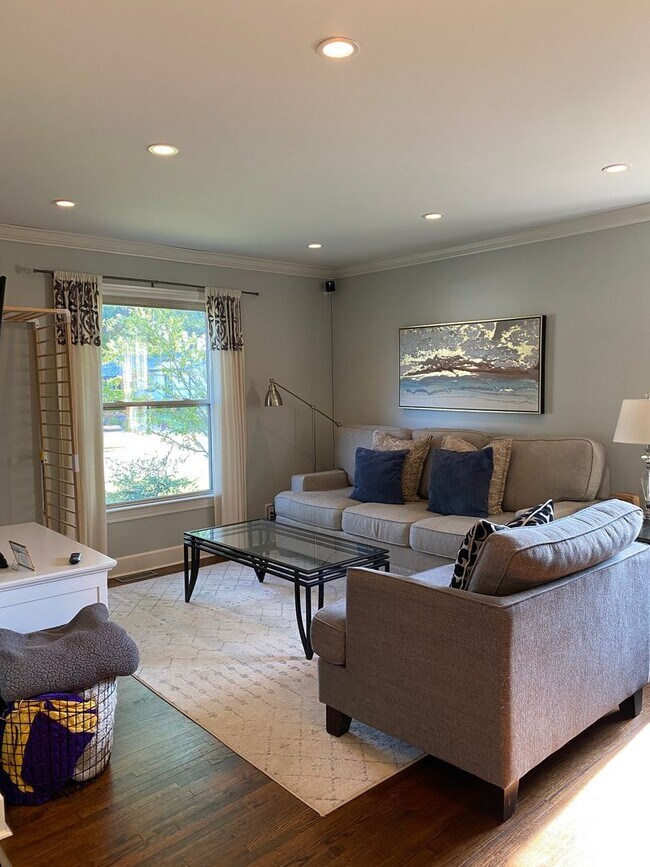 Building Photo - Darling renal in Lortondale