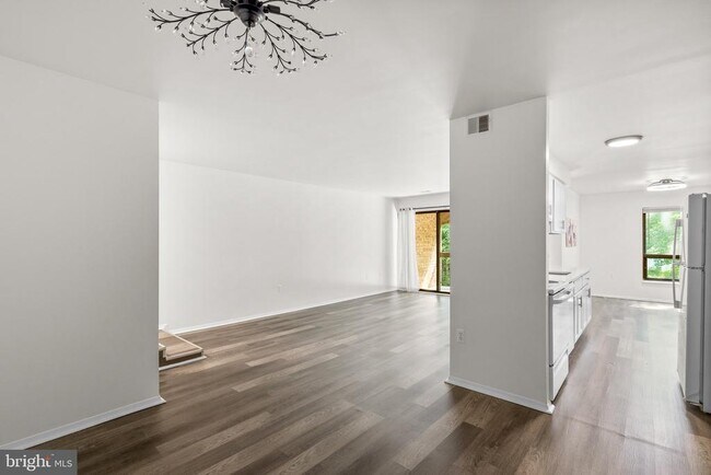 Building Photo - 435 Christopher Ave