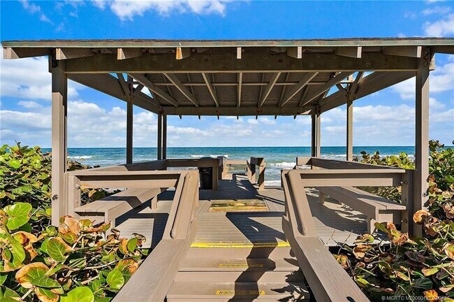 Building Photo - 7370 S Ocean Dr