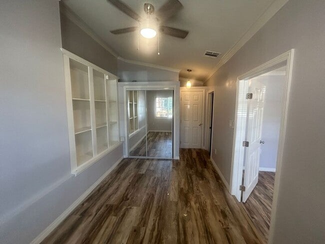 Building Photo - 2823 Hyperion Ave