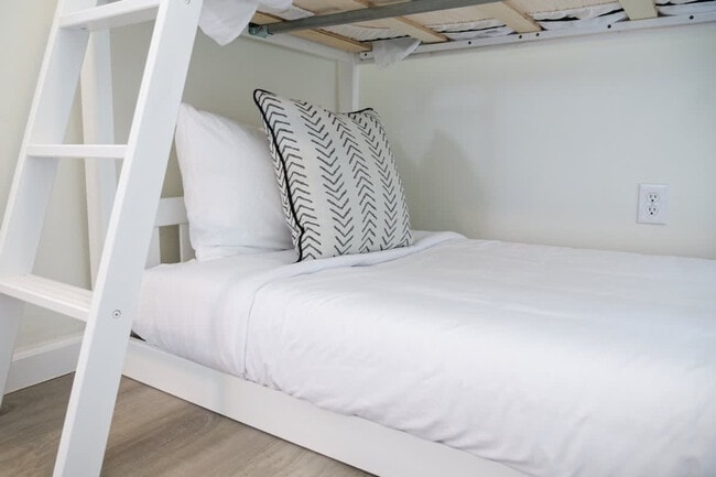 Building Photo - 415 Short St