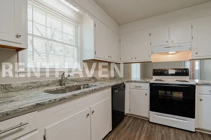 Building Photo - 209 Avery Ln