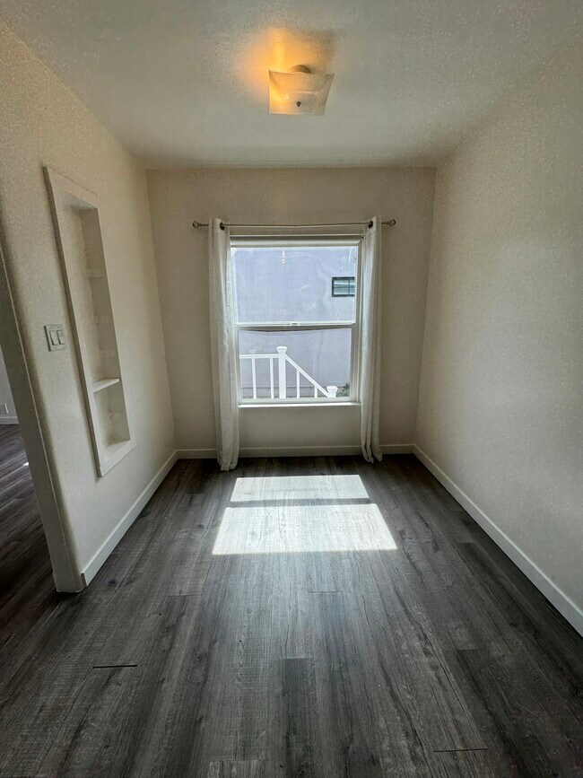 Building Photo - 1156 Van Buren Ave