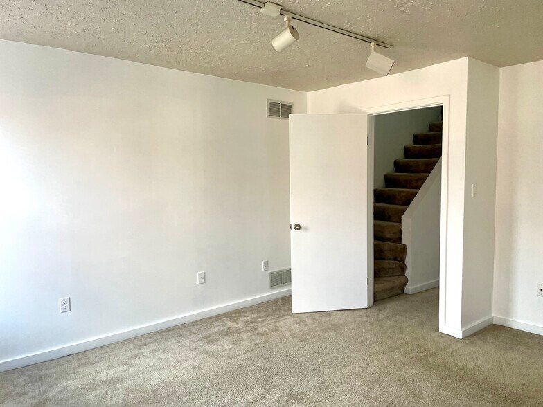 Building Photo - 118 S 26th St