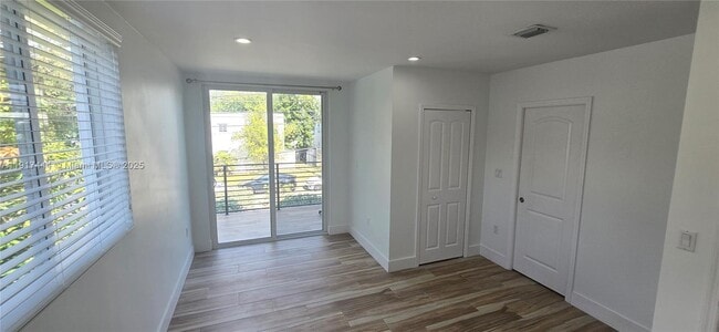 Building Photo - 3620 Thomas Ave