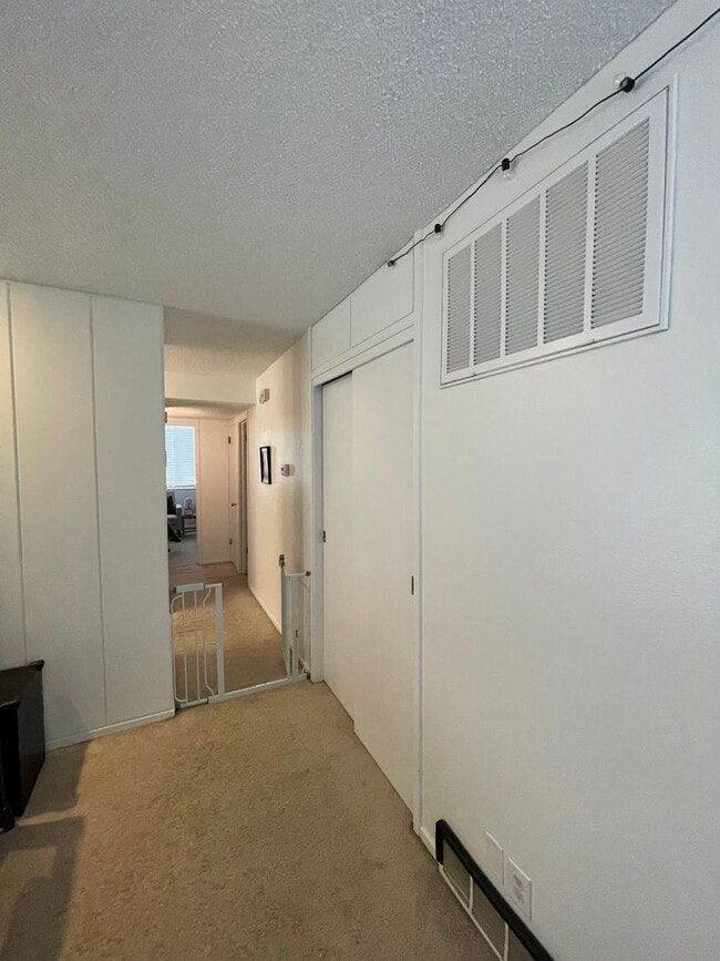 Building Photo - Spacious Ground Level 2 Bedroom 1 Bath