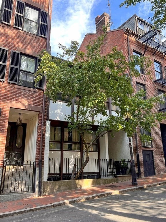Building Photo - 77 Joy St