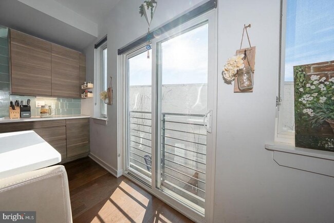 Building Photo - 1326 N Mascher St