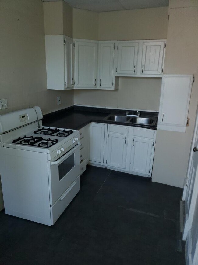 Building Photo - 111 N West St