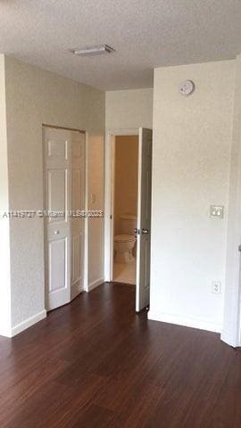 Building Photo - 1103 Golden Lakes Blvd