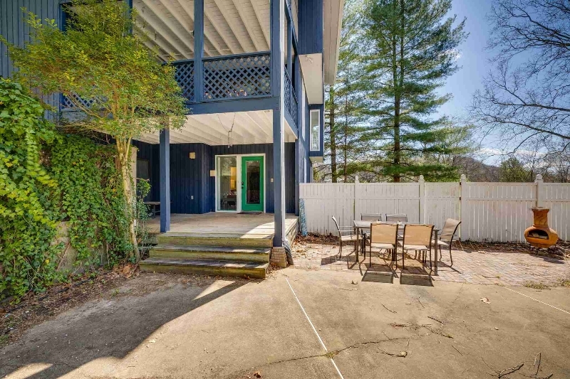 Building Photo - 5009 Emerald Dr
