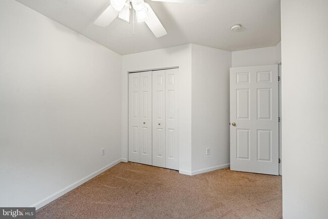 Building Photo - 596 Coach Hill Ct