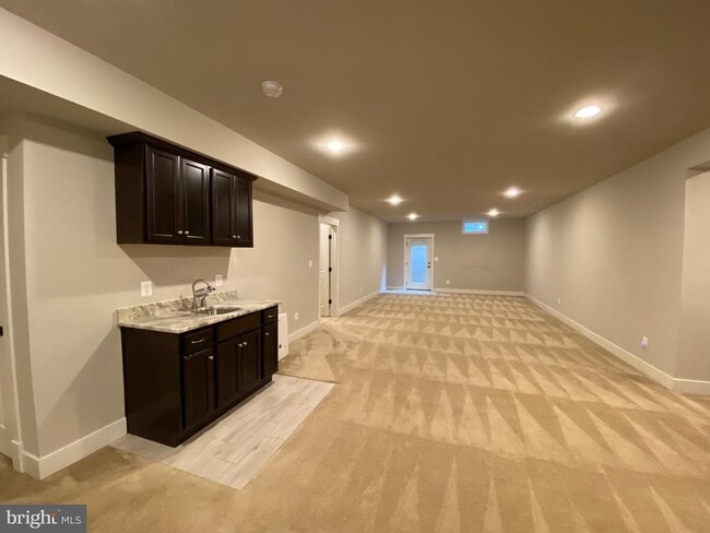 Building Photo - 2233 N Underwood St