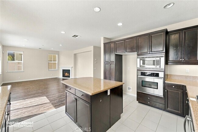 Building Photo - 212 Summit Vista