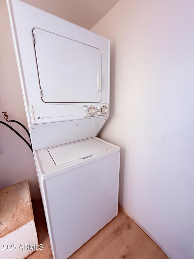 Building Photo - 2817 N 30th Pl