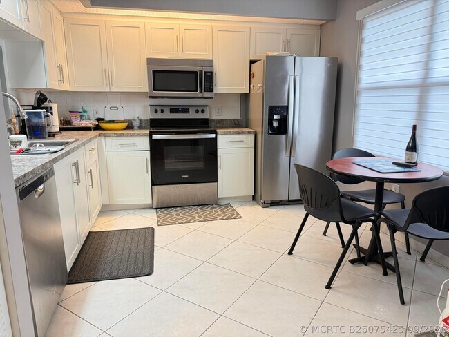Building Photo - 13800 SW 5th Ct