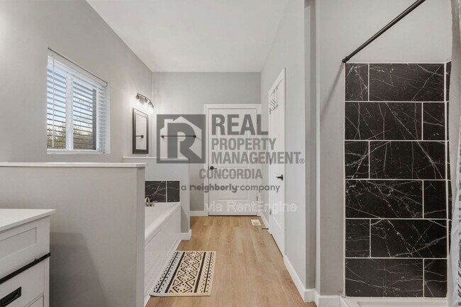 Building Photo - 286 Emily Ln