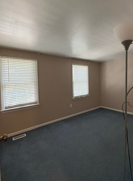 Building Photo - 8002 Cattail Ct