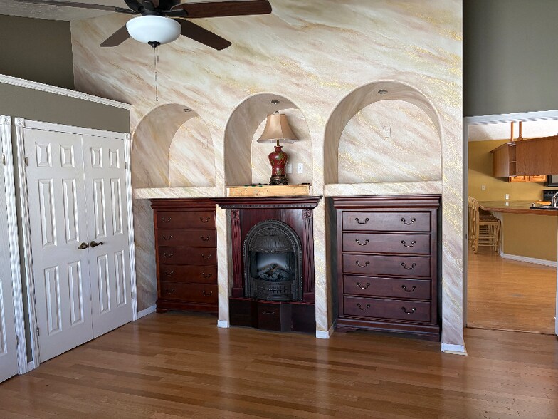 Building Photo - 340 Quail Dr