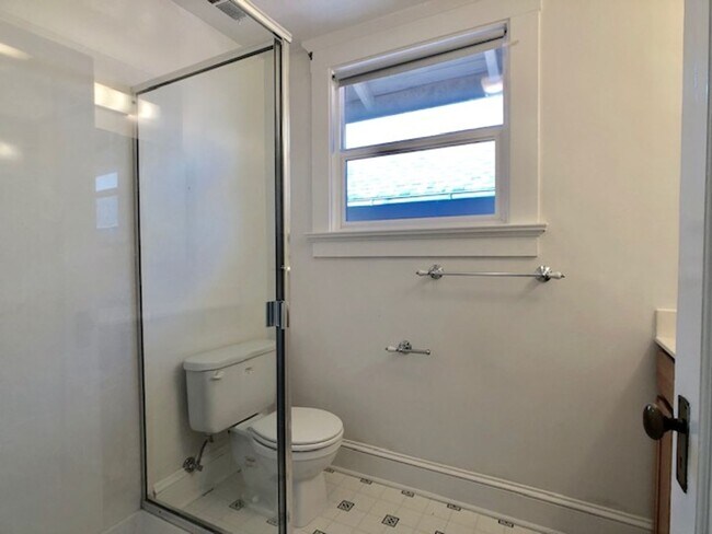 Building Photo - 1714 Santa Clara Ave