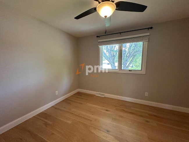 Building Photo - 9604 Walnut Dr