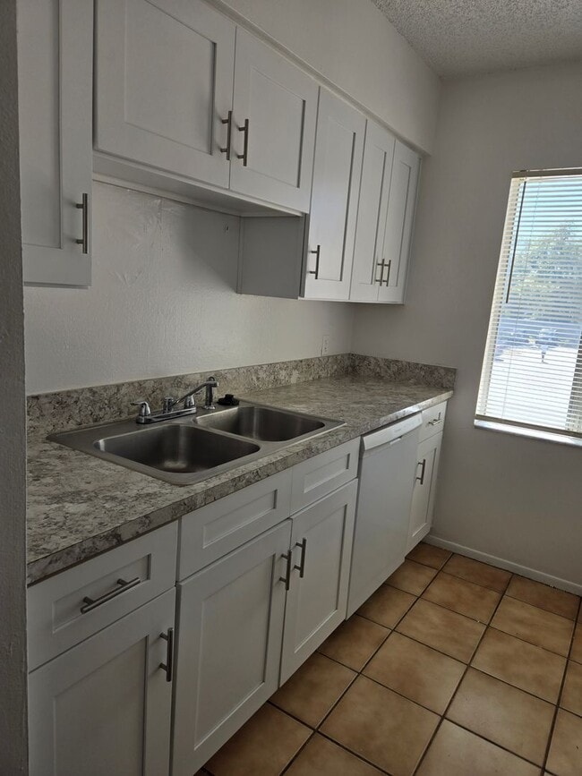 Building Photo - 5508 Pokeweed Ct