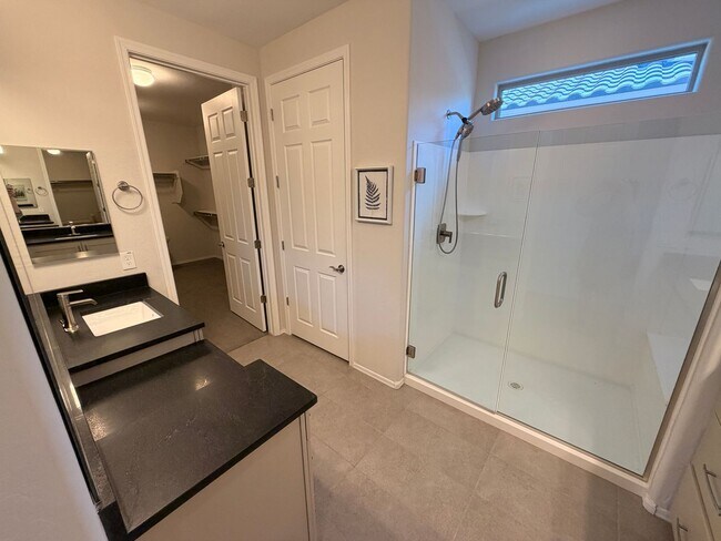 Building Photo - 2 Bed 2 Bath + Den Long-Term Rental in Anthem at Merrill Ranch!
