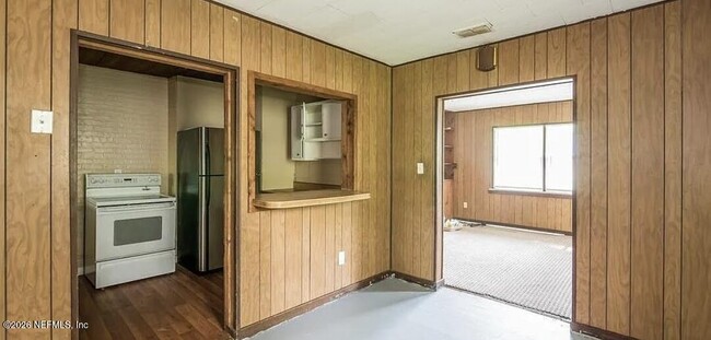 Building Photo - 3124 4th St Cir