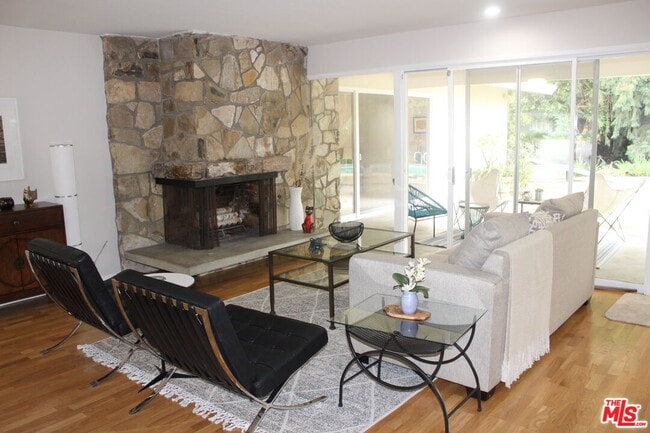 Building Photo - 282 Wigmore Dr