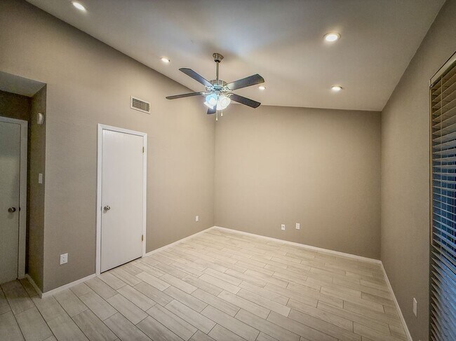 Building Photo - 3839 Dry Creek Dr