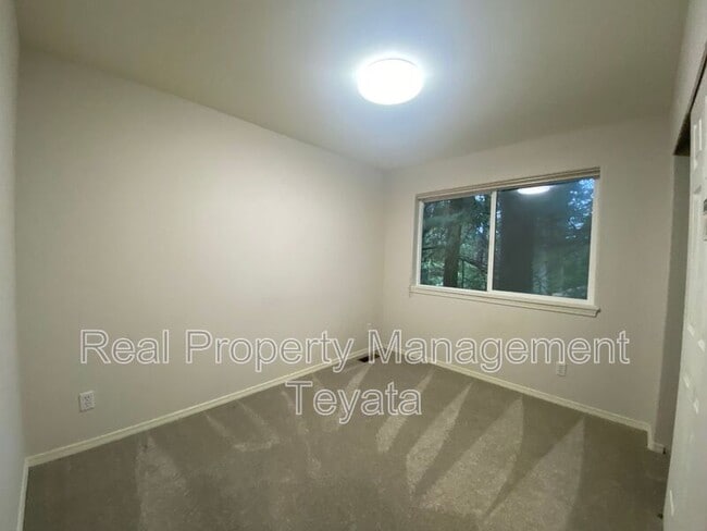 Building Photo - 25 Tumbling Water Dr