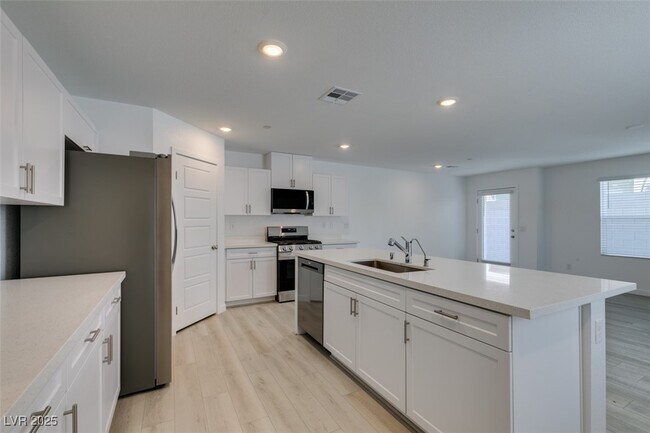 Building Photo - 6229 Mangler St
