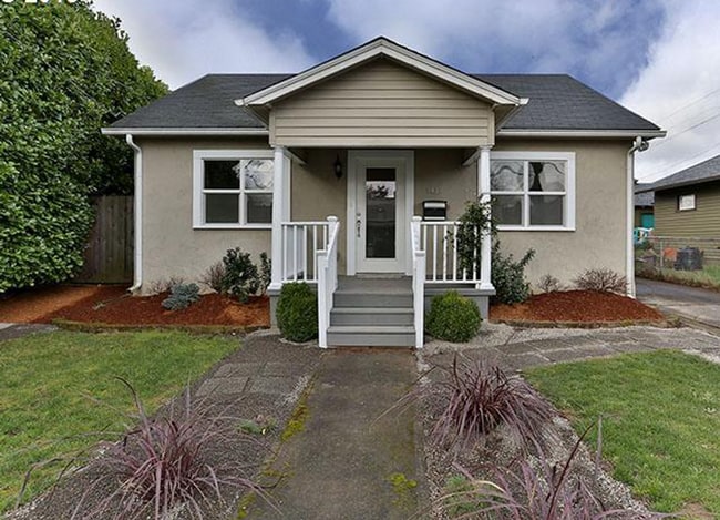Primary Photo - Charming 1926 Vintage 2 Bedroom 1 Bathroom...