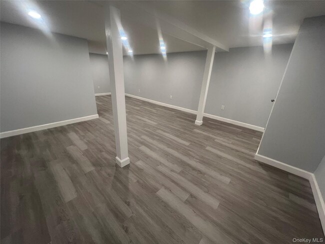 Building Photo - 165 Lynbrook Dr