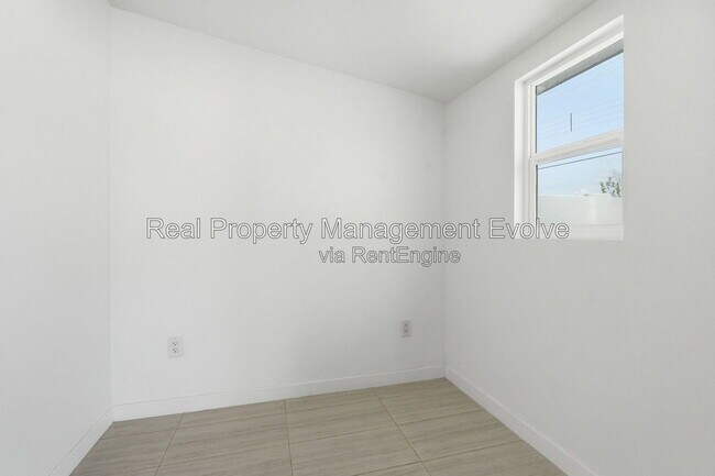 Building Photo - 7314 E Diamond St