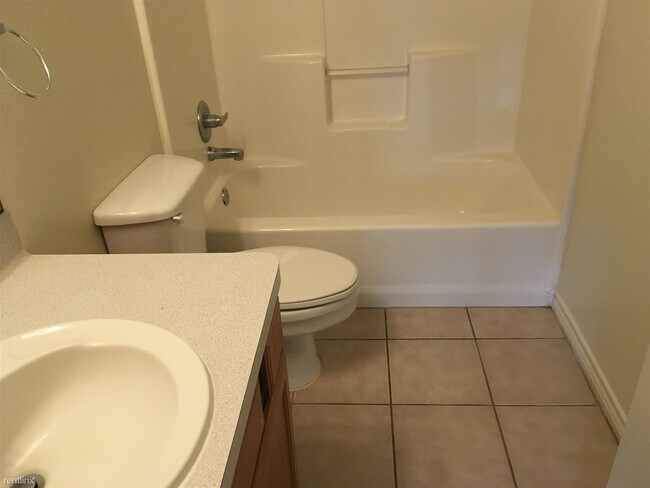 Building Photo - 3 br, 3 bath Duplex - 3612 Glenna Ct # 361...
