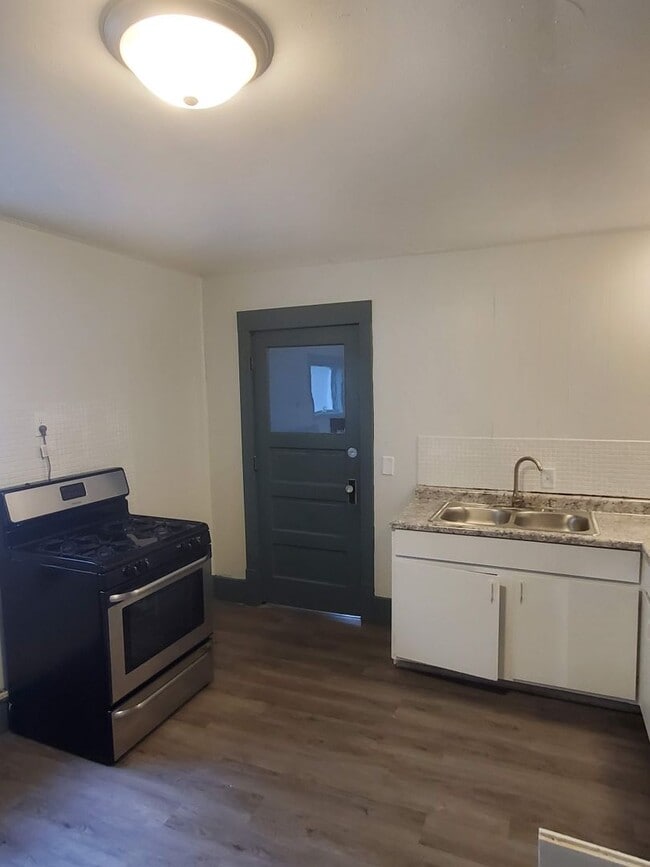 Building Photo - 936 Harrison Ave