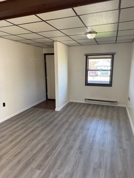 Building Photo - 225 E Orvis St