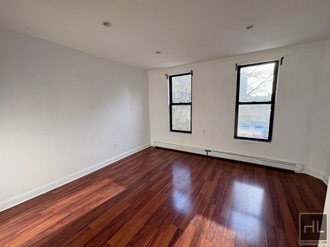 Building Photo - 664 Jefferson Pl