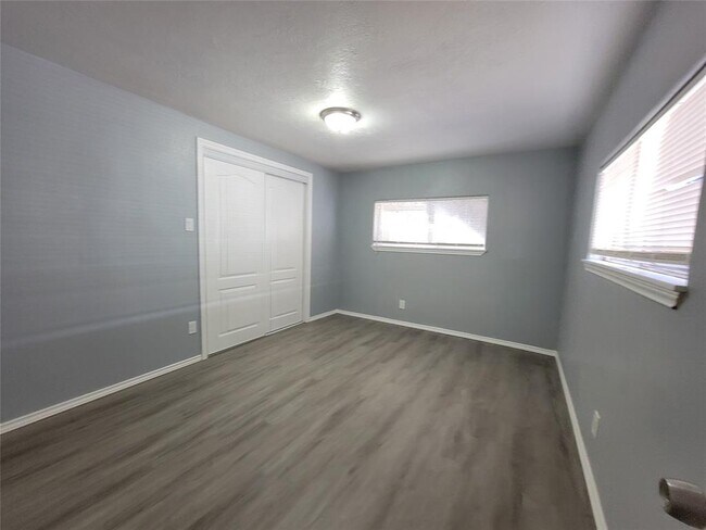Building Photo - 14245 Ravine