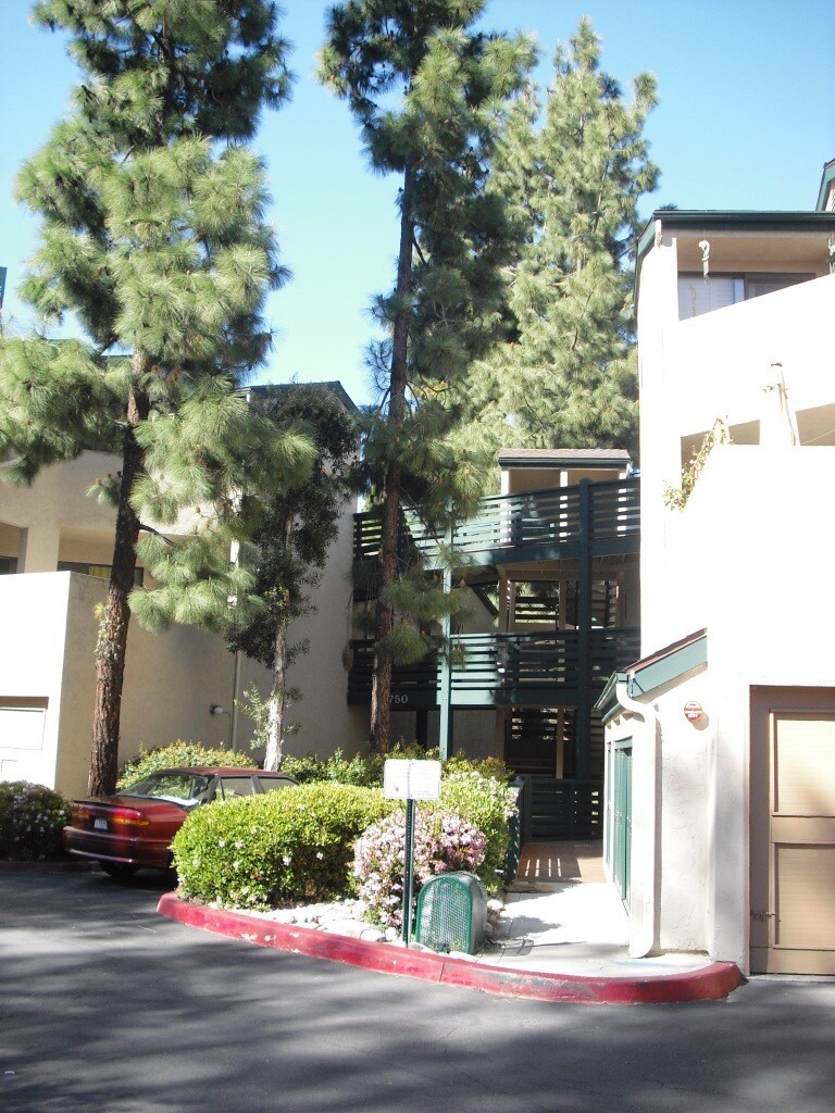 Building Photo - 9750 Mesa Springs Way