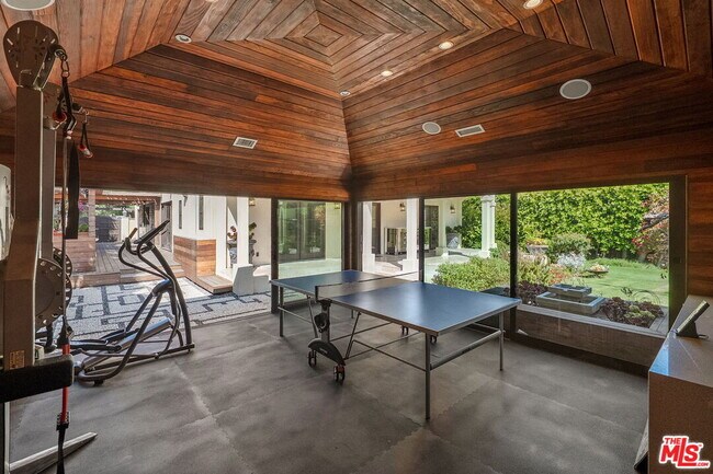 Building Photo - 516 Lincoln Blvd