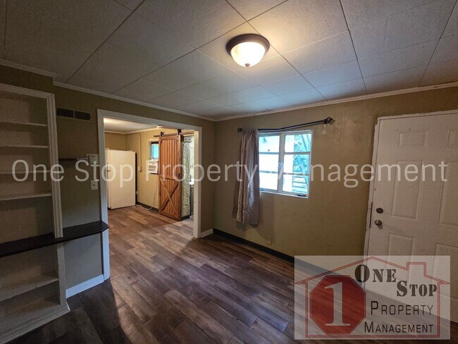 Building Photo - 1312 1/2 N Main St