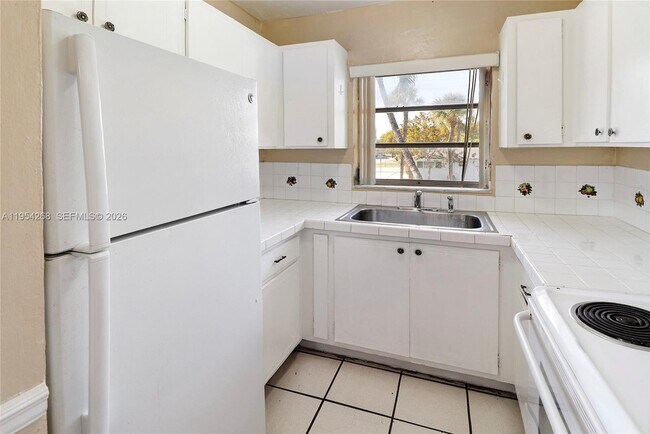 Building Photo - 133 SE 4th Ave