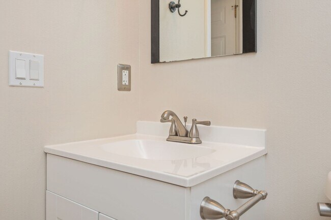 Building Photo - 7648 Chablis Cir